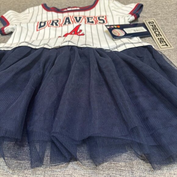 MLB Atlanta Braves Licensed Two-piece baby outfit, Size 2T - Picture 2 of 6